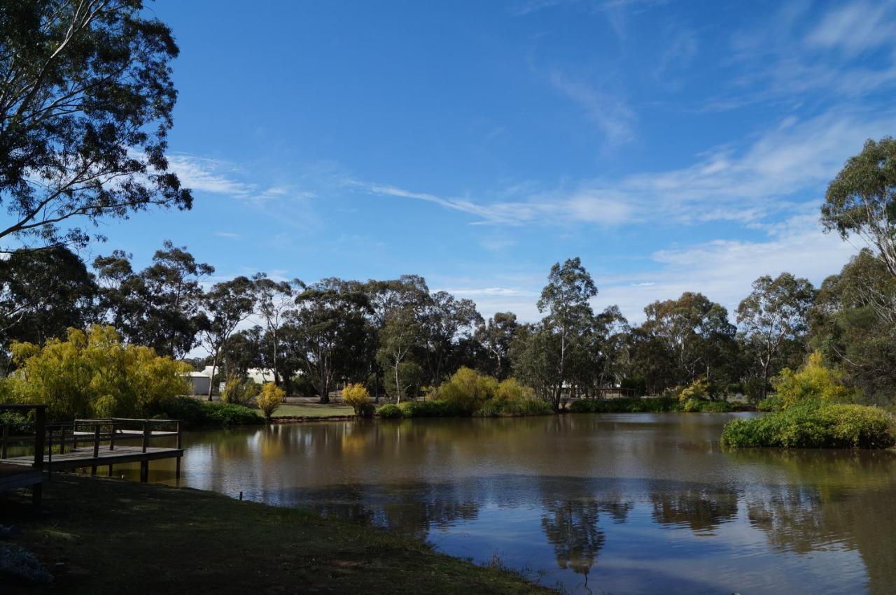 Magdala Motor Lodge & Lakeside Restaurant Stawell Kültér fotó